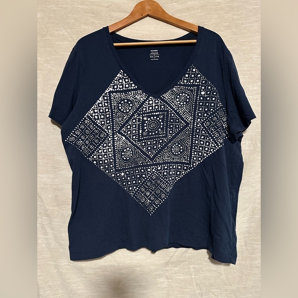 Old Navy Women's Tee with White Graphic Design